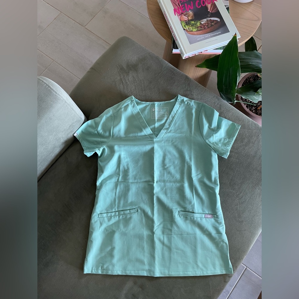 Figs Casma™
Three-Pocket Scrub Top XS Jade